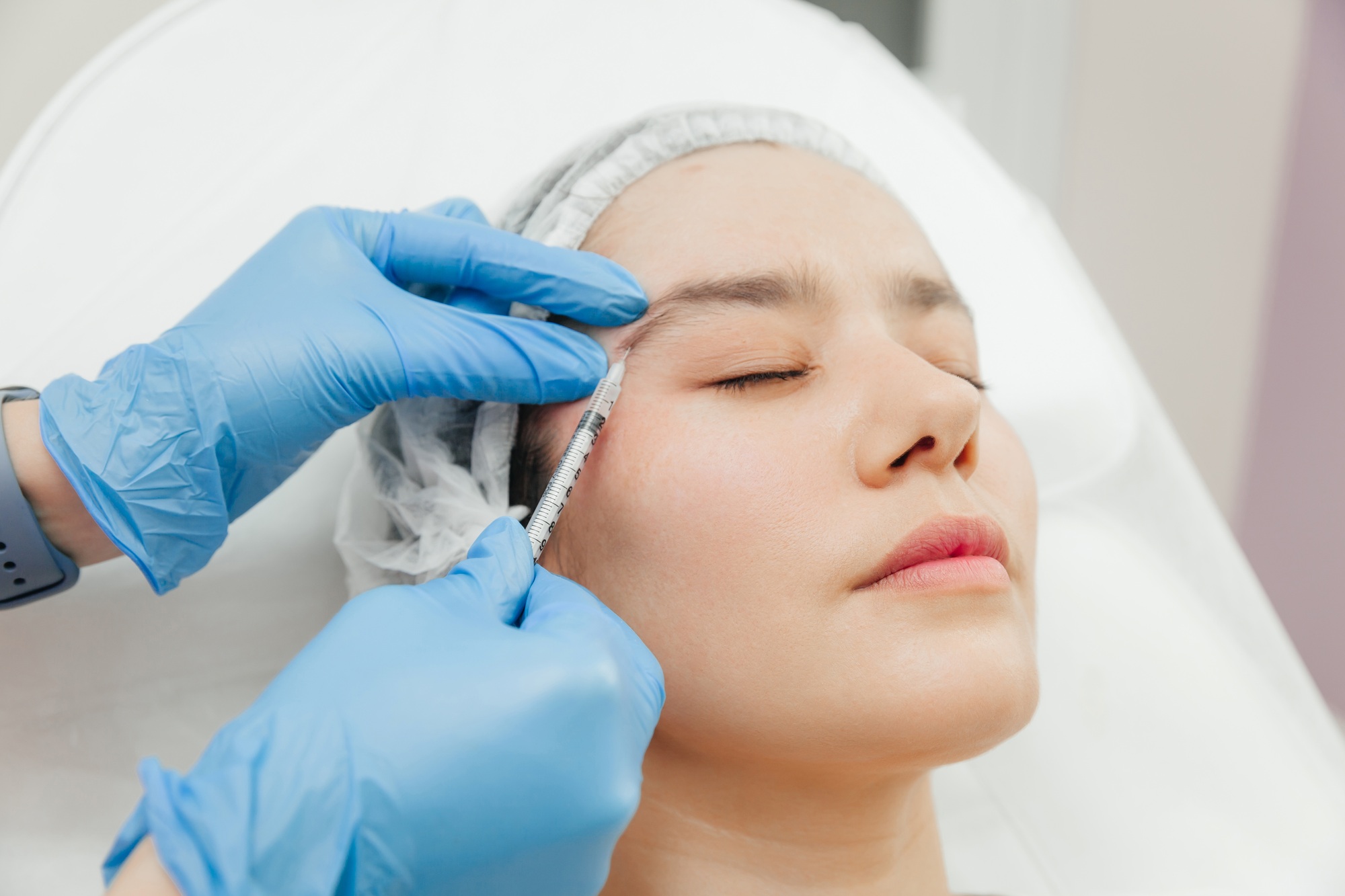 Precise Botox injections for crow's feet at Dream Up Clinic in Dubai to smooth eye wrinkles.